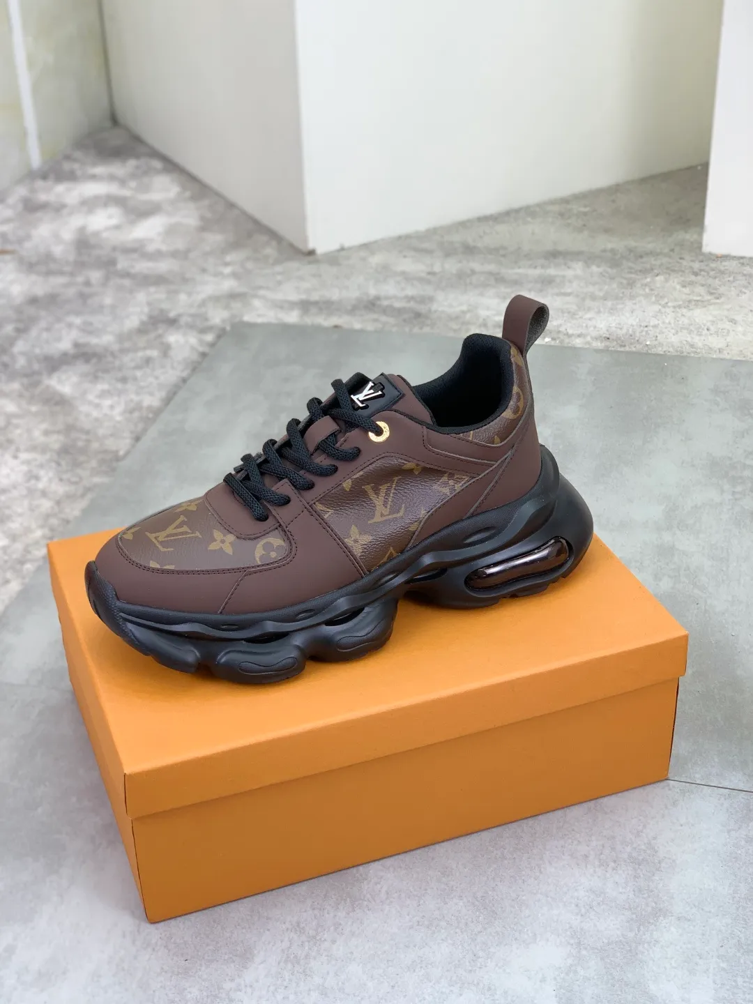 Men's men's shoes💰P440💰[New model]🆘[Louis Vuitton] LV official website latest model🎁casual and fashionable men's shoes👟hot style💥simple and elegant style, exclusive for trendy men. Unique official website latest brand elements👑original decoration, fashionable and generous, the fabric is made of original calfskin➕comfortable and breathable mesh lining➕pig skin lining ✅The official website specifies wear-resistant casual outsole, the classic model is taken in real life🎬Color: 5️⃣colors available😍Number of codes: 38-44 (45 46 customized)